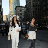 Kim Kardashian and Kourtney Kardashian walking in Manhattan - Photos | Picture 96855